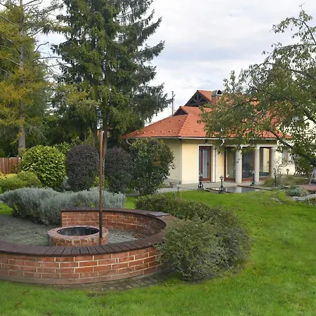 Villa Erdoparty Vendeghaz Tapioszecso